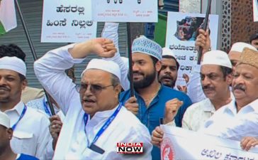Bengaluru Muslims at Masjid e Taha Protest Condemn Pahalgam Terror Attack, Demand ₹25 Lakh Compensation