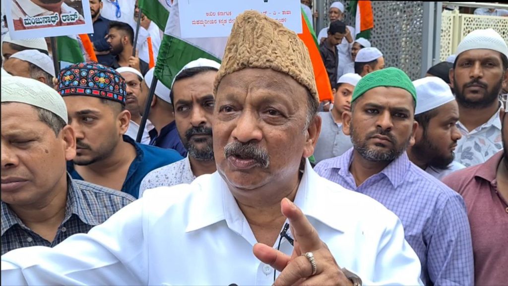 Bengaluru Muslims at Masjid e Taha Protest Condemn Pahalgam Terror Attack, Demand ₹25 Lakh Compensation