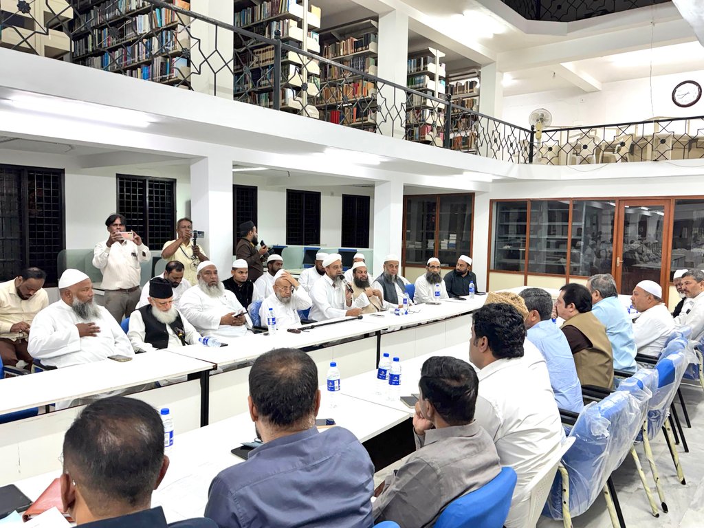 Muslim Leaders Meet at Arabic College (3)